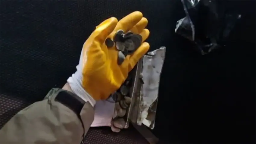 Çeşme Limanı’nda tarihi eser kaçakçılığına darbe: 7 bin 550 sikke ve figür ele geçirildi haberinin görseli