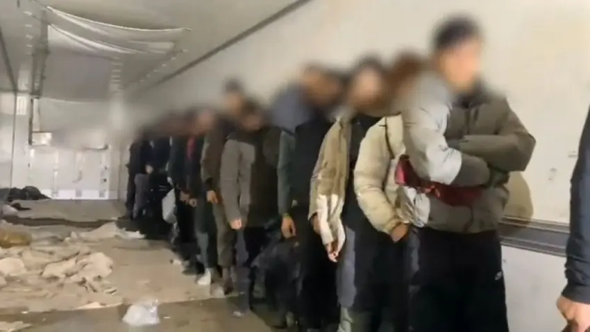 İran sınırından Türkiye giren 25 kaçak göçmen yakalandı! haberinin görseli