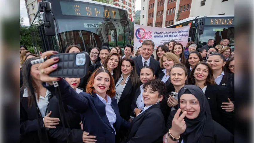 İzmir’in kadınlarıyla tam yol ileri haberinin görseli