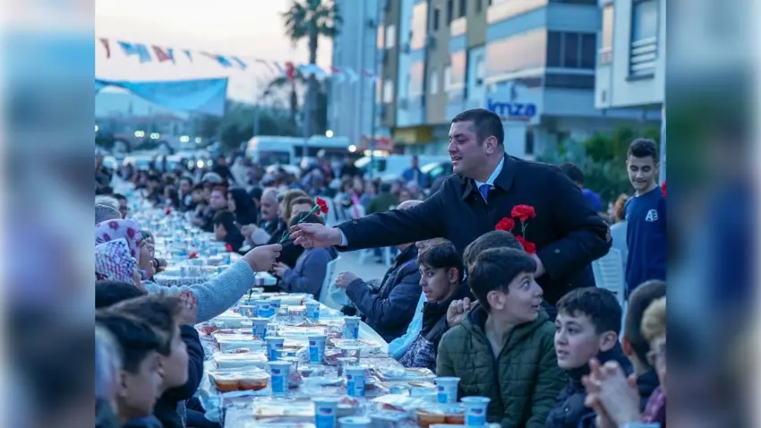 Torbalı'da 3 bin kişi aynı sofrada buluştu haberinin görseli