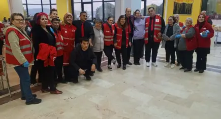 Türk Kızılay Urla’dan üniversitede ‘Anne Elinden Sıcak Yemek’ iftarı