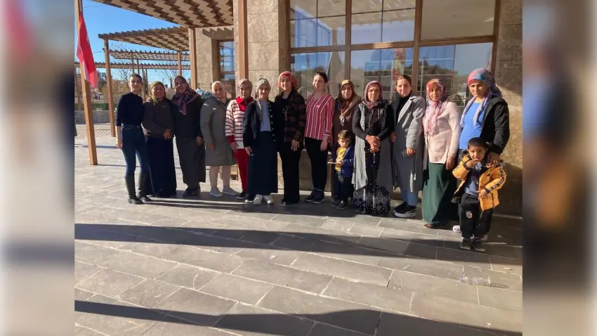 Adıyaman’da Kadın Kooperatifi, Gelirlerini Depremzede Kadınlara Aktarıyor haberinin görseli