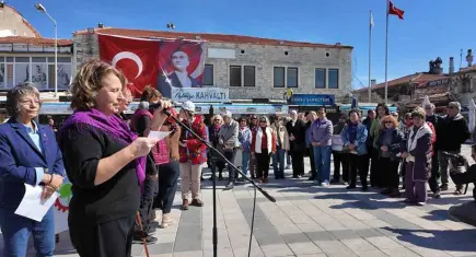 Foça’da 8 Mart Yankısı: Kadın cinayetleri politiktir