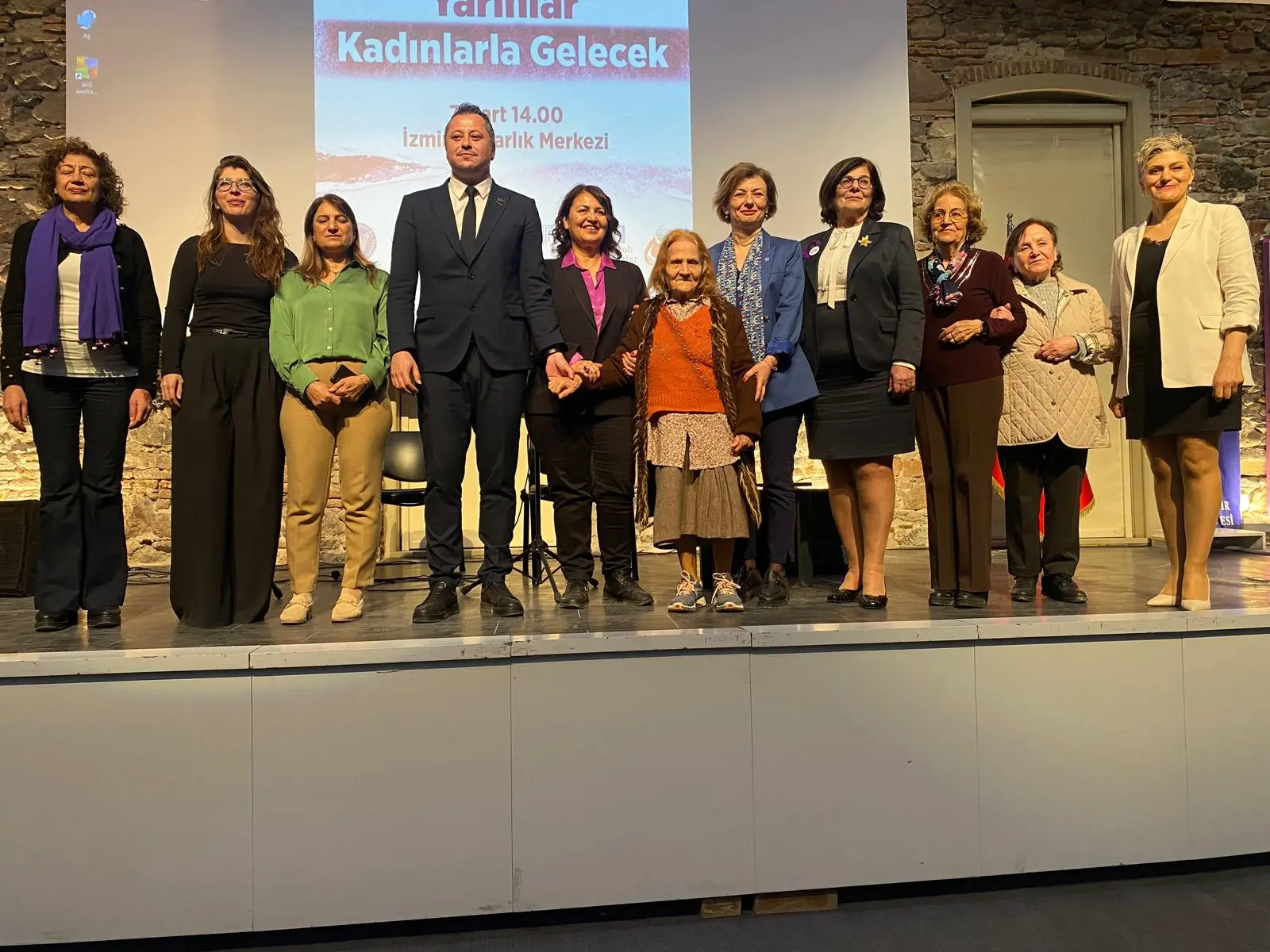 İzmir’de 8 Mart’a özel ‘Eşit ve Özgür Yarınlar Kadınlarla Gelecek’ etkinliği düzenlendi