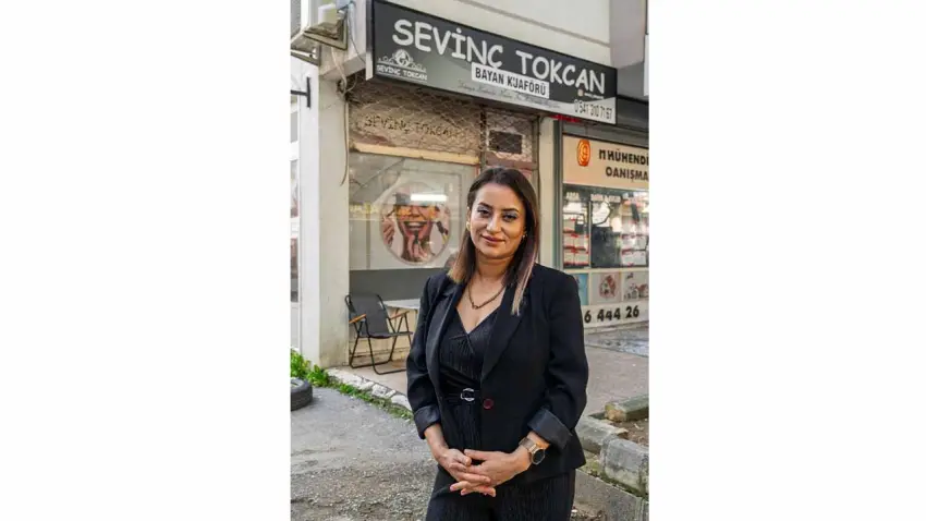 Yapamazsın diyenlere inat kendi kuaför salonunu açtı haberinin görseli