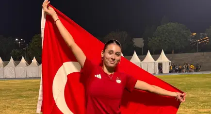 Aysel Önder Kadınlar Günü’nde iki dünya şampiyonluğu kazandı