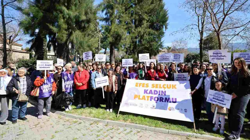 Efes Selçuk’ta 8 Mart’ta kadınların sesi sokaklara taştı haberinin görseli