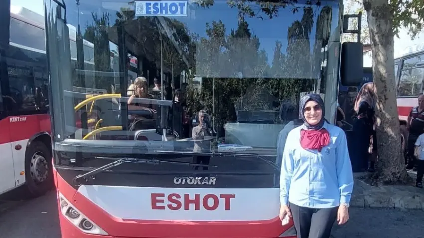 İzmir’de direksiyonda kadın eli: Yolcular güvende haberinin görseli