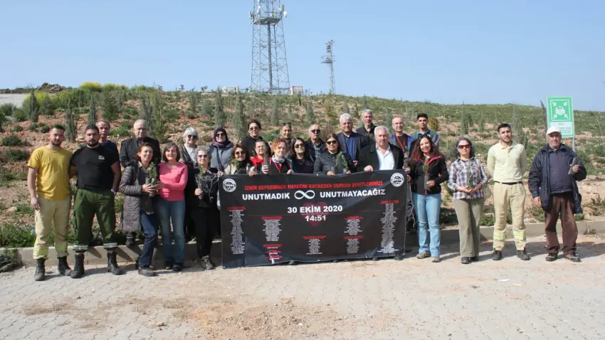 İzmir Depremzedeleri Dayanışma Derneği’nden siyasetçilere deprem tepkisi