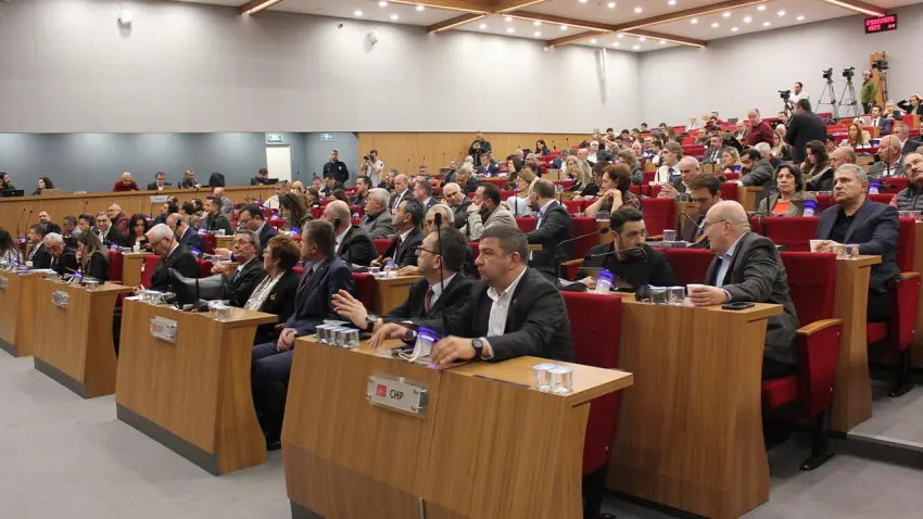 İzmir Meclisi’nde tansiyon yükseldi: ‘Haddini bil’ çıkışı haberinin görseli