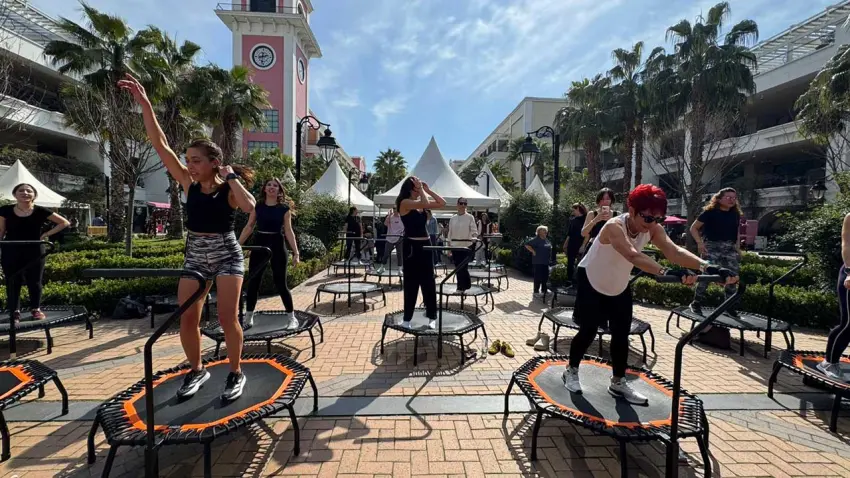 Karşıyaka’da 8 Mart’ta “Özgürlüğe Zıpla” etkinliğine yoğun ilgi haberinin görseli