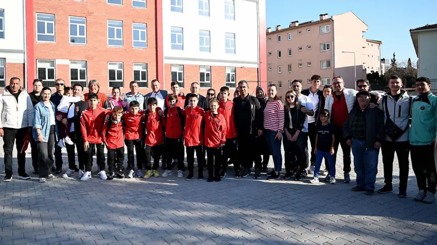 Katar’da mahsur kalan Türk sporcular sağ salim yurda döndü