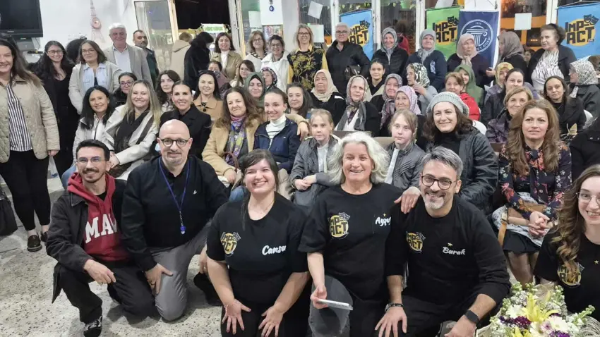 Söke’de üretici kadınlar 8 Mart’ı tiyatro ve iftarla kutladı haberinin görseli