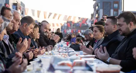 Çamdibi’nde binlerce kişi bir sofrada buluştu