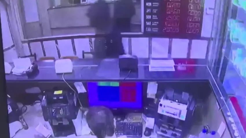 Fatih’te döviz bürosuna silahlı saldıran şüpheli yakalandı