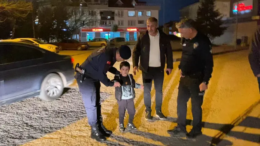 Hastanede kaybolan çocuk 1 kilometre uzakta bulundu