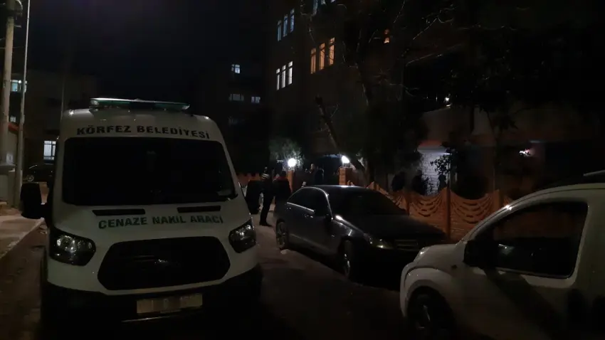 Evinde boğazı kesik halde bulundu: Komşusu bileziklerini çalıp satmaya çalışırken yakalandı haberinin görseli