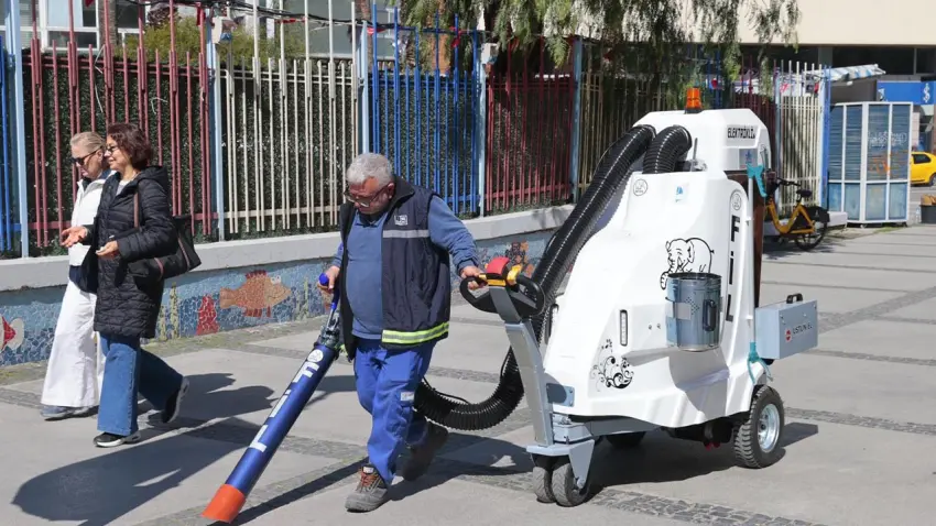 Konak’ta Temizlik Filosu Filler ile güçlendi haberinin görseli