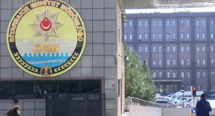 Polisin ‘dur’ ihtarına uymadı: 2 polisi yaralayan şüpheli tutuklandı