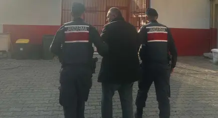 Arazi kavgası cinayetle bitti: Annesini odunla başına vurup, öldürdü!