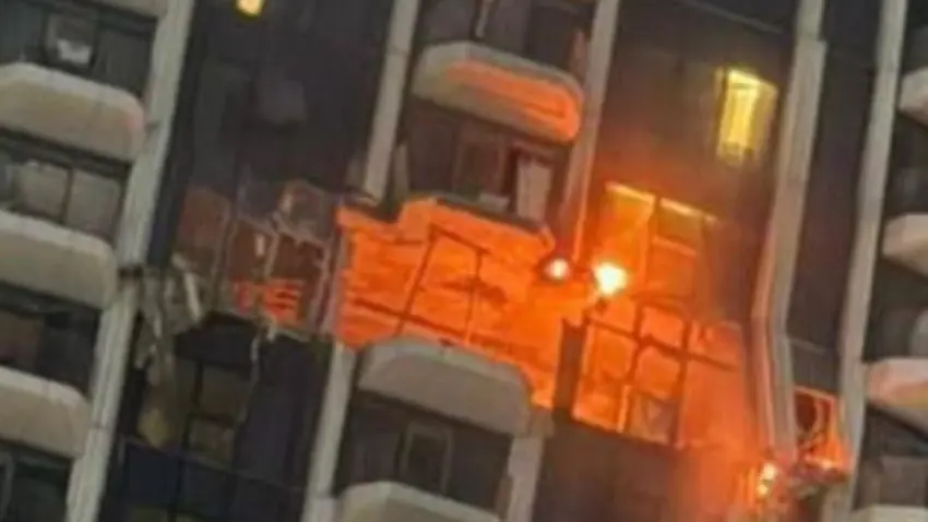 Dubai’de yerleşim bölgesindeki binaya İHA düştü haberinin görseli