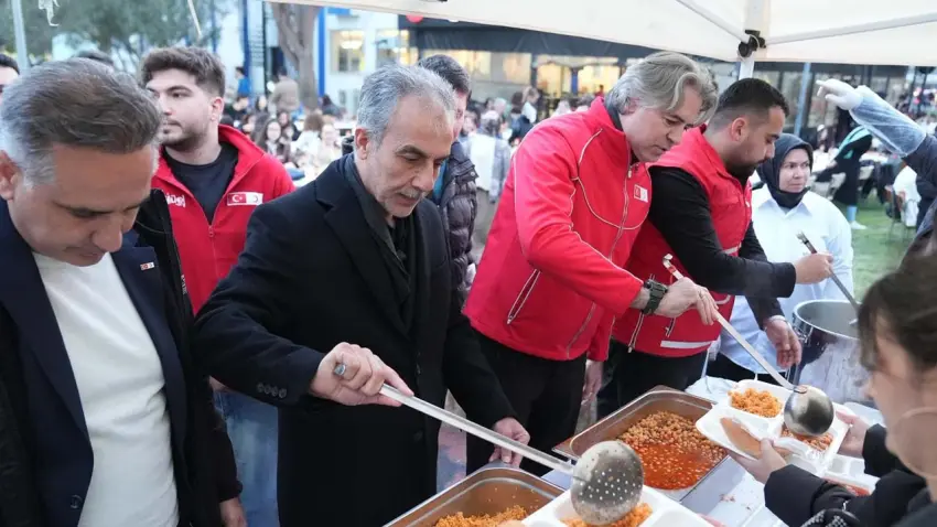Ege Üniversitesi ailesi iftar sofrasında bir araya geldi haberinin görseli