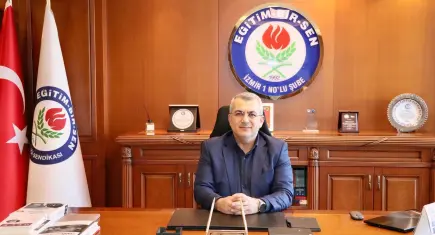 Eğitim-Bir-Sen, İstiklal Marşı'nı andı