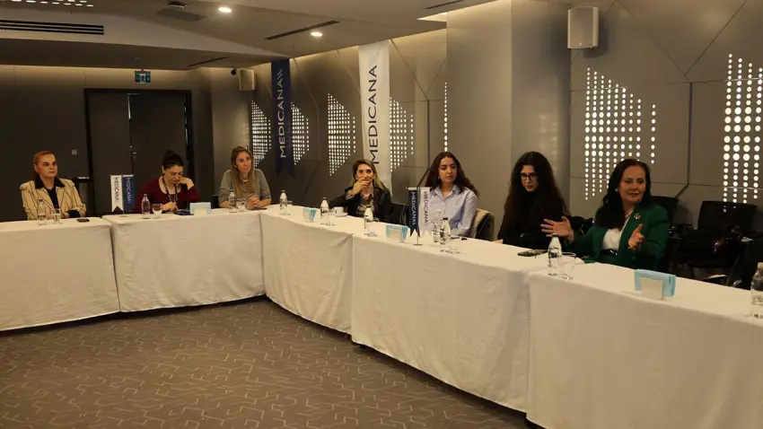 Kadın gazeteciler Medicana International İzmir’de buluştu: Manşetlerden Hayata  haberinin görseli