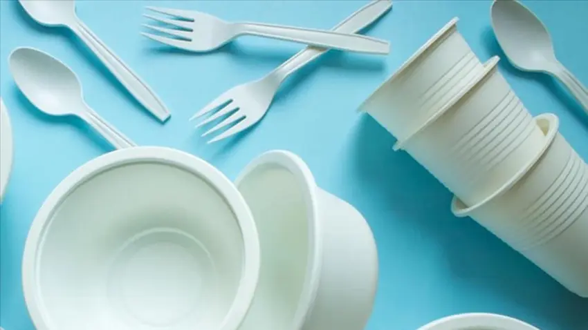 Tek kullanımlık plastikler için kademeli kısıtlama başlıyor: Tarih verildi haberinin görseli