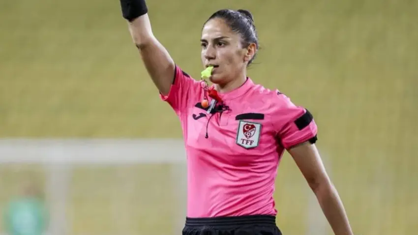 22 yıl sonra Süper Lig’de tarihi atama! Göztepe – Alanyaspor maçını kadın hakem yönetecek: Asen Albayrak kimdir? haberinin görseli