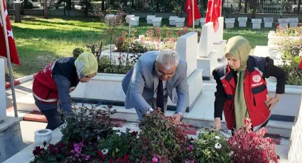 81 ilde şehit kabirlerinde eş zamanlı temizlik ve bakım çalışması