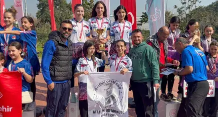 Atatürk Ortaokulu Öğrencileri İzmir Oryantiring Yarışması’nda zirveye çıktı