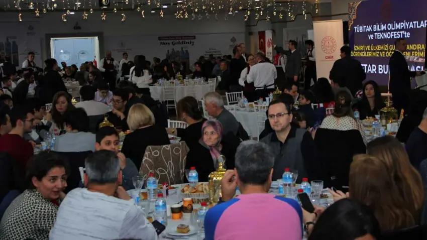 Bilim ve teknolojide başarılı öğrenciler İzmir’de iftar programında buluştu