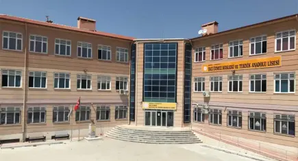 Felsefe öğretmeni Atatürk’e hakaret ettiği iddiasıyla gözaltı alındı