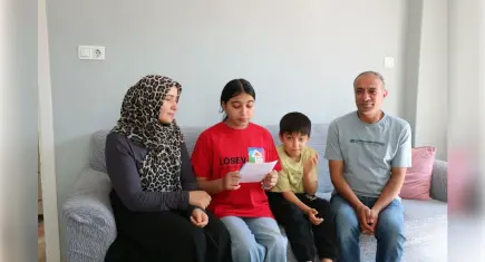 Deprem Sonrası İzmir’e Göç Eden Zeynep, Kanseri Yenerek Arkadaşlarına Umut Verdi