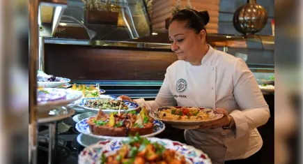Depremzede şef İzmir’de yeni bir sofra kurdu