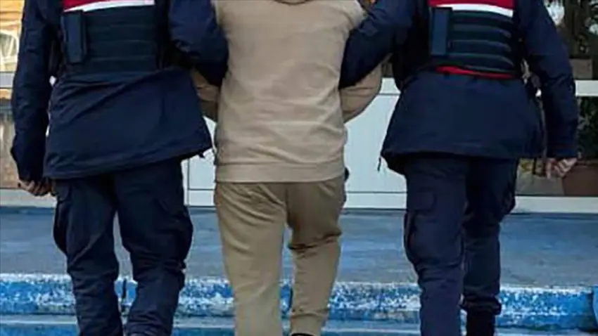 Hakkında arama kararı bulunan 45 kişi yurt dışında yakalanarak Türkiye’ye getirildi haberinin görseli