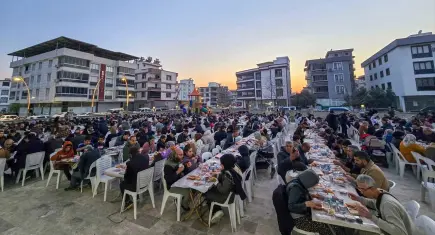 Torbalı’da ramazan sofrası Atatürk Mahallesi’nde kuruldu