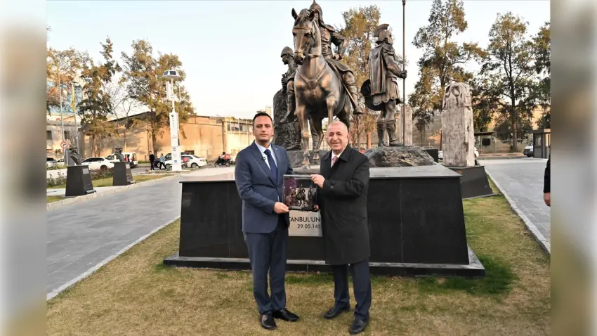 Ümit Özdağ’dan Abide-i Hürriyet Meydanı’na övgü