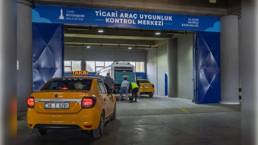 Gaziemir’deki merkez taksi ve minibüsleri denetliyor haberinin görseli