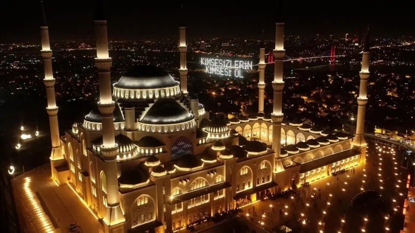 İslam’ın kutlu gecesi yarın idrak edilecek haberinin görseli