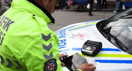  İzmir’de trafik magandasına ağır fatura: 180 bin lira ceza ve men kararı