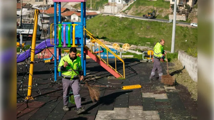 Narlıdere’de Bayram Öncesi Temizlik Seferberliği haberinin görseli