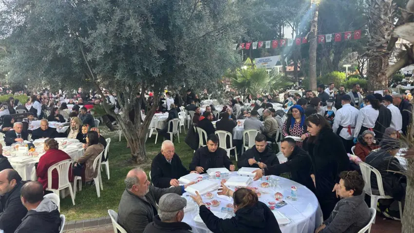 AK Partili İnan’dan Özgür Özel’e sert tepki: Bizi ayar verdiğin yol arkadaşlarınla karıştırma haberinin görseli