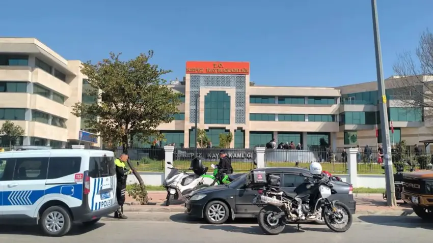 Antalya Kepez Kaymakamlığı’nda silah sesleri duyuldu: 1 kişi kendisini odaya kilitledi haberinin görseli