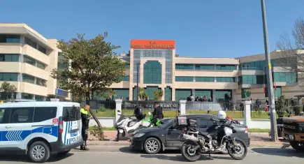 Antalya Kepez Kaymakamlığı’nda silah sesleri duyuldu: 1 kişi kendisini odaya kilitledi