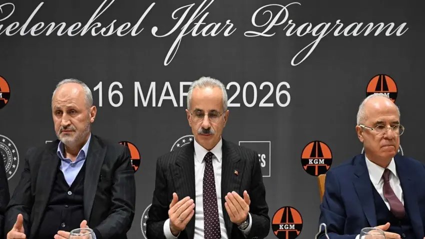 Bakan Uraloğlu, inşaat sanayicileri işverenleri ile iftarda bir araya geldi haberinin görseli