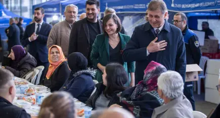 Başkan Tugay Karabağlar’da gönül sofrasına konuk oldu: Ayrışmadıkça her zorluğu aşarız