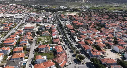 Çeşme’nin yolları yaz sezonuna hazırlanıyor