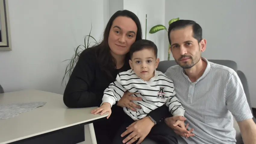 İzmirli aileden DMD ile mücadele eden oğulları Deniz Eymen için umut çağrısı haberinin görseli